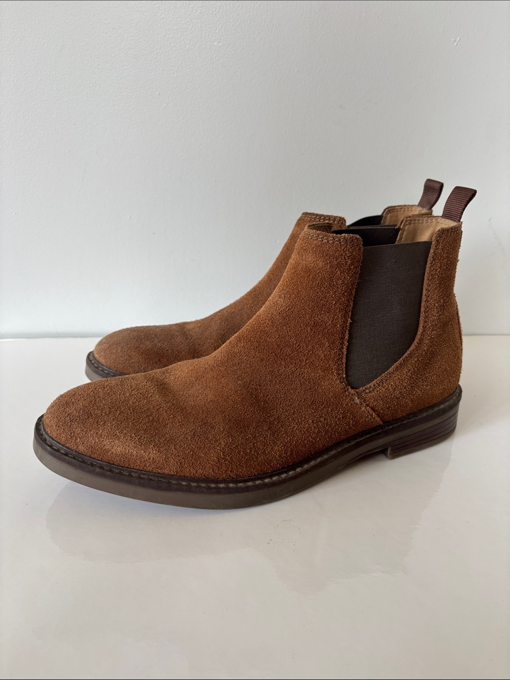 Clarks Men’s Brown Suede Chelsea Boots Size 10.5 Pull On Classic Casual